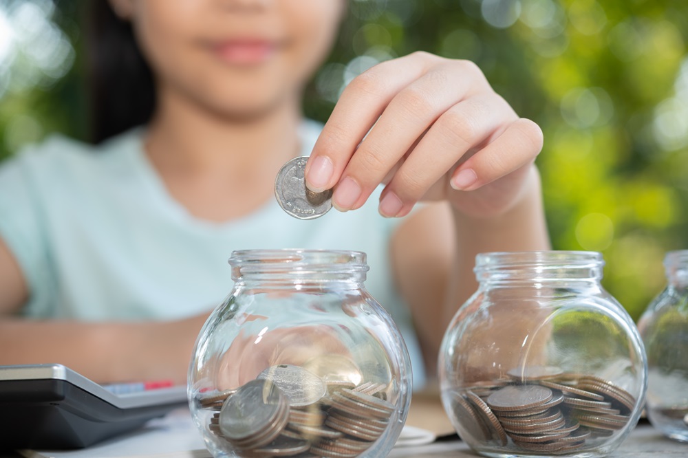 4 smart ways to grow your child’s duit raya with GOfinance
