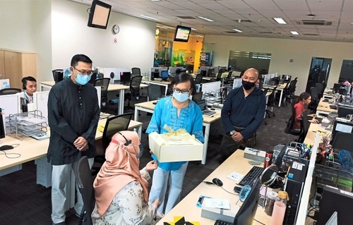 companies-bring-cheer-to-their-staff-on-duty-during-raya-thumbnail
